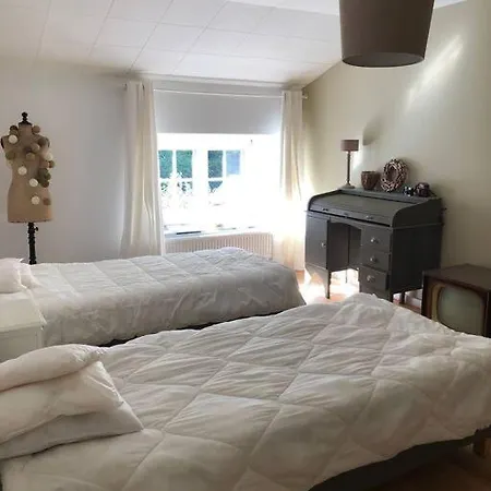 別荘 Maison En Pierre, Chaleureuse, Avec Etang Havelange