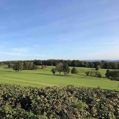 Maison En Pierre, Chaleureuse, Avec étang